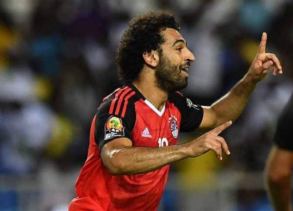 أخبار الأهلي : أحمد فتحي يحسم أزمة “الشارة” مع محمد صلاح فى منتخب مصر