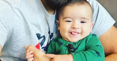 أليسون في أسعد لحظاتة بصحبة طفله قبل ساعات من مباراة ليفربول وبرينتفورد