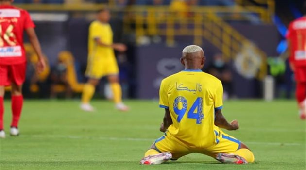 النصر يصاب بالرعب بعد إصابة تاليسكا البرازيلي ..بـ”صورة من المستشفى”