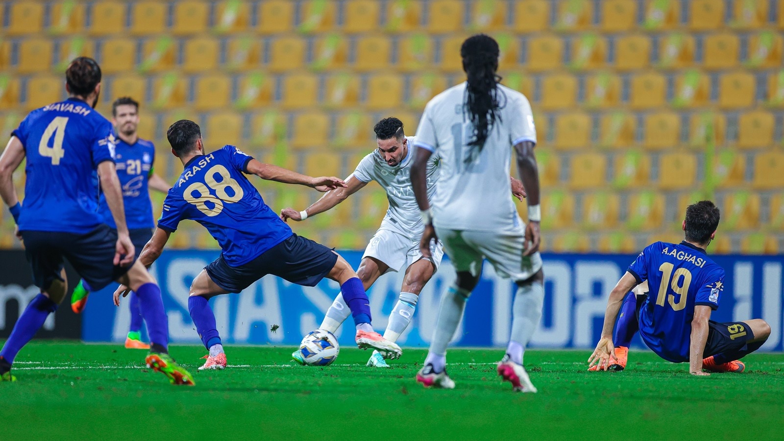 الهلال السعودي يهزم الاستقلال الإيراني ويتأهل إلى ربع نهائي دوري أبطال آسيا