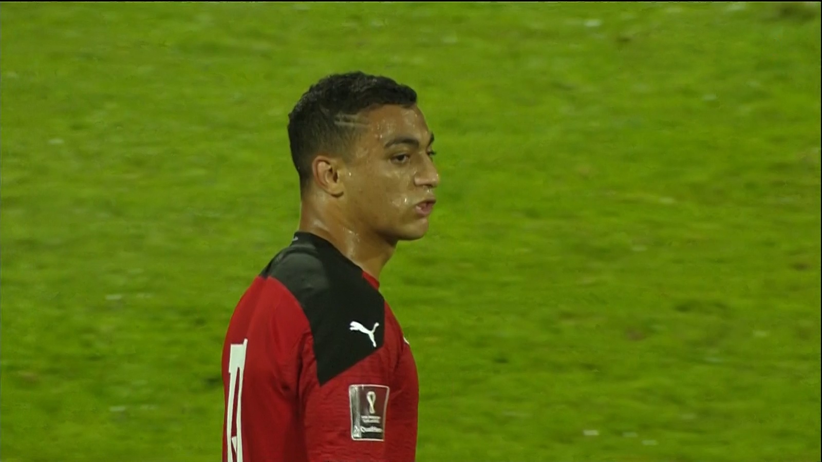 شاهد .. غضب وبصق مصطفى محمد بعد هدفه في مباراة مصر ضد الجابون (فيديو)