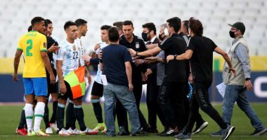 عاجل .. لاعبو منتخب الأرجنتين يغادرون أرض الملعب خلال مواجهة البرازيل(صور)
