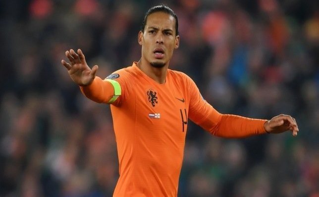 فان دايك يطمئن الجماهير بعد إصابته فى مباراة منتخب هولندا ضد تركيا