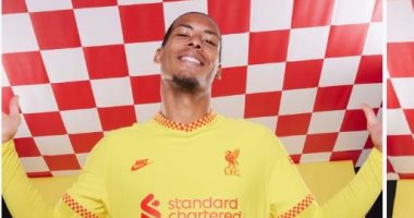 ليفربول يعلن عن قميصه الثالث فى غياب محمد صلاح ( فيديو +صور)