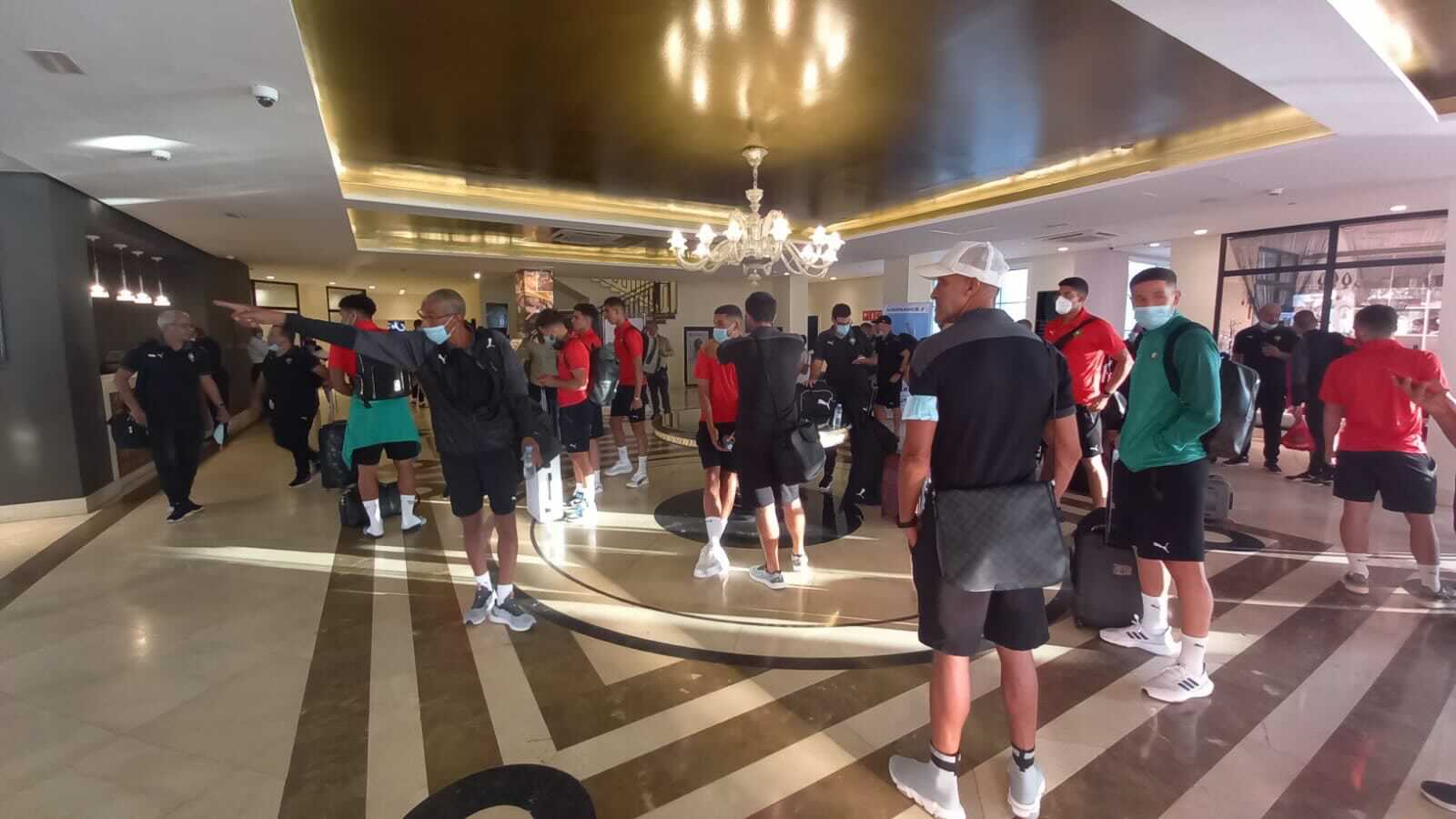 منتخب المغرب يغادر غينيا بسلام بعد تأجيل مواجهة تصفيات كأس العالم