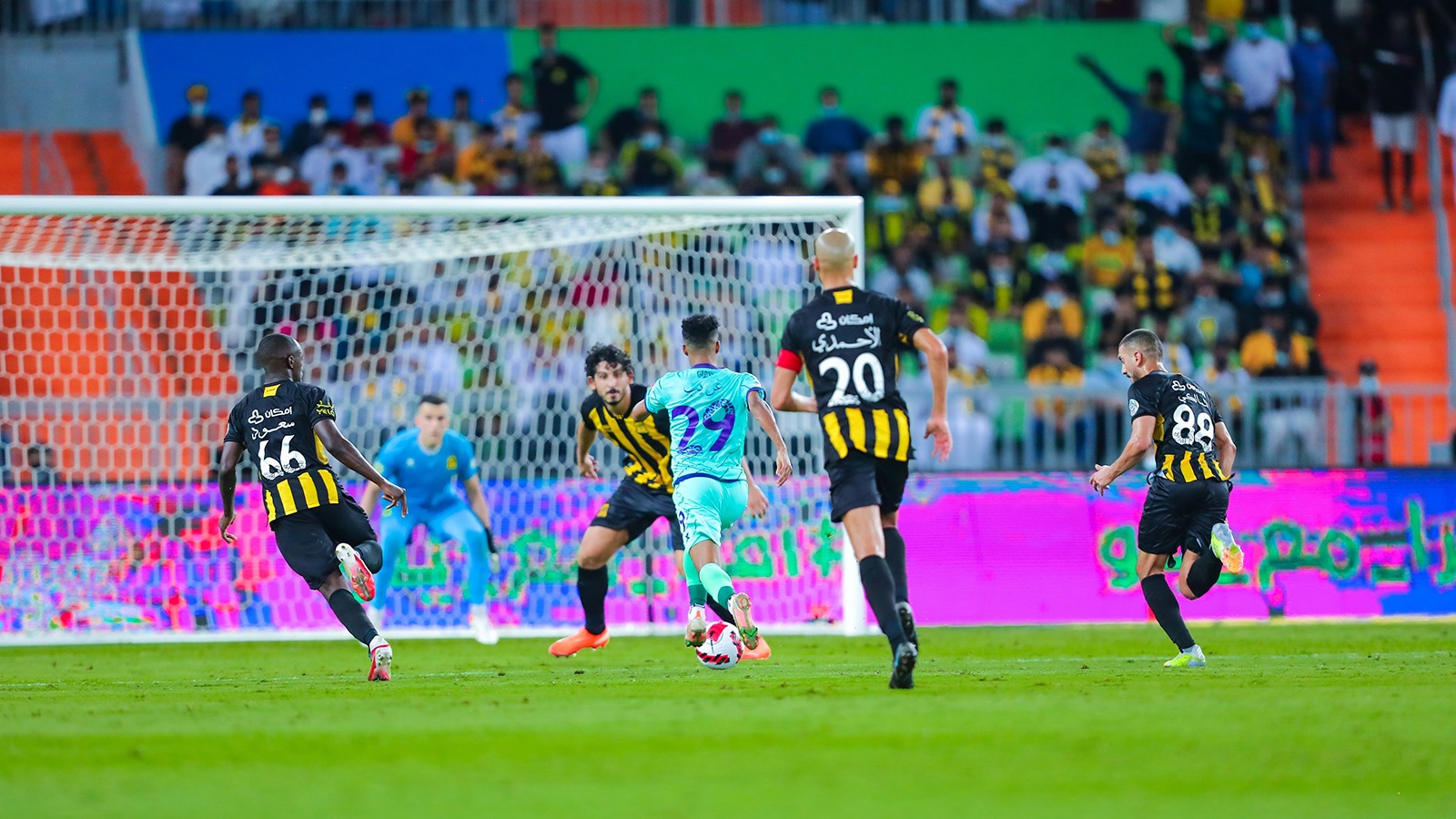 الاتحاد يضرب الأهلي بثنائية نظيفة ويحلق بصدارة ترتيب الدوري السعودي (فيديو)