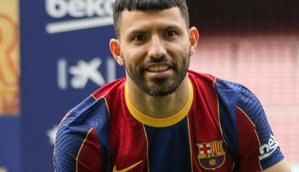 رونالد كومان يكشف عن الظهور الأول للأرجنتينى أجويرو فى قائمة برشلونة أمام فالنسيا