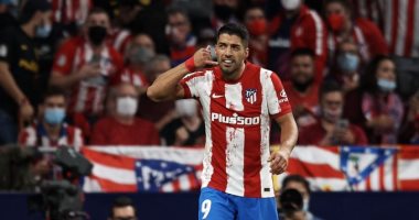 شاهد .. سواريز يسخر من كومان بعد تسجيله هدفا في شباك برشلونة (فيديو)