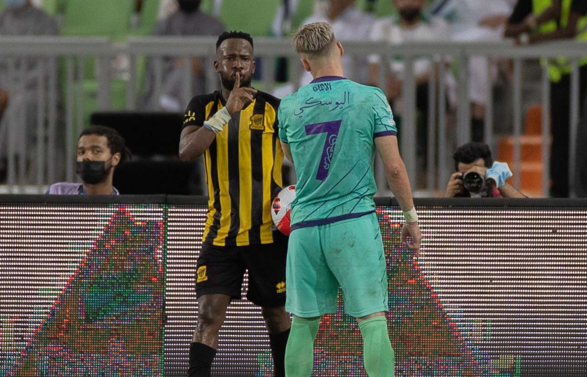 شاهد ..مباراة الاتحاد والأهلي: مناوشات بين أليوسكي ضد فهد المولد وسعود عبدالحميد