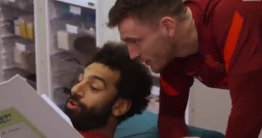 شاهد .. رد فعل محمد صلاح ومانى على تقييمهما المنخفض فى لعبة فيفا 2022(فيديو)