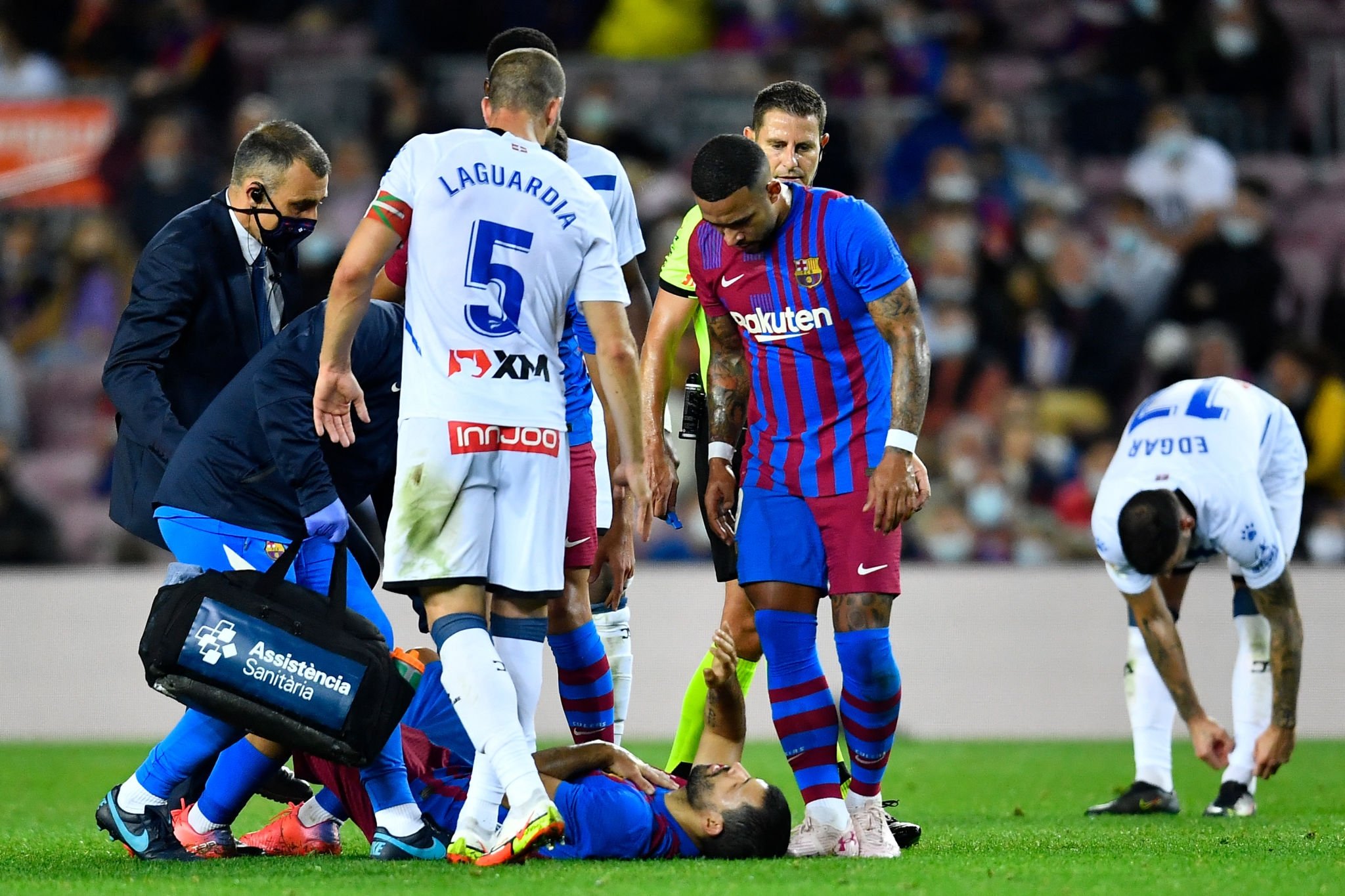 شاهد .. برشلونة يفشل في الظهور الأول بعد كومان والإصابة تضرب نجمي الفريق(فيديو)