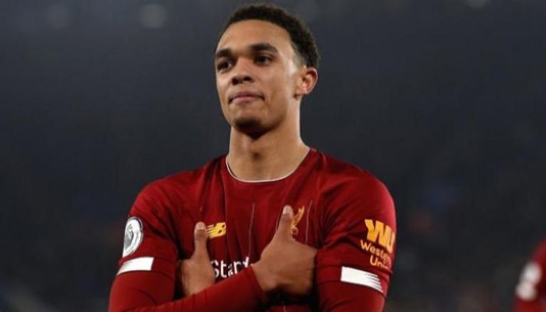 ليفربول يحتفل بعيد ميلاد ألكسندر أرنولد ويصفه بالفتى الذهبى