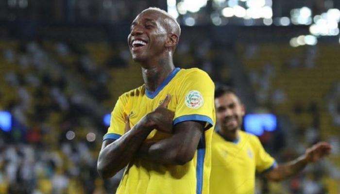 نجم النصر البرازيلي يثير الجدل بتغريدة عنصرية قبل ان يحذفها