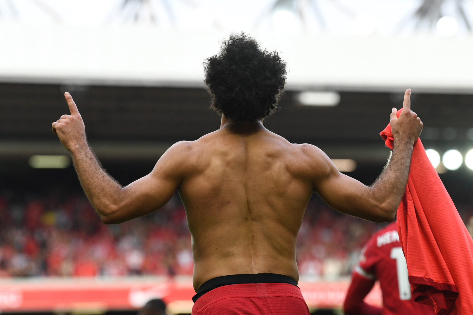 مفاجأة جديدة في عقد محمد صلاح مع ليفربول
