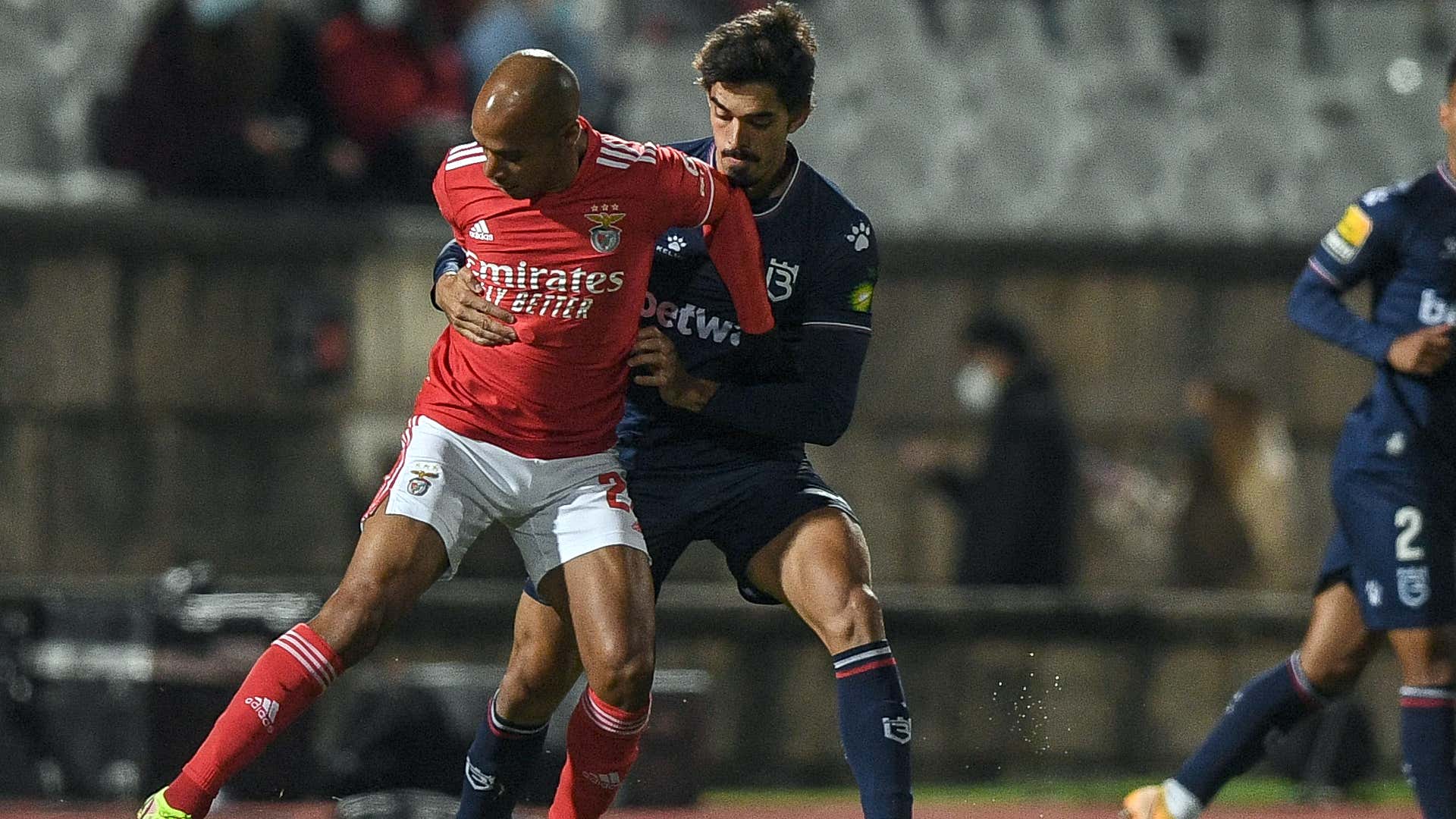الدوري البرتغالي أغرب مباراة .. فريق يلعب بـ9 لاعبين والنتيجة 7-0 (فيديو)
