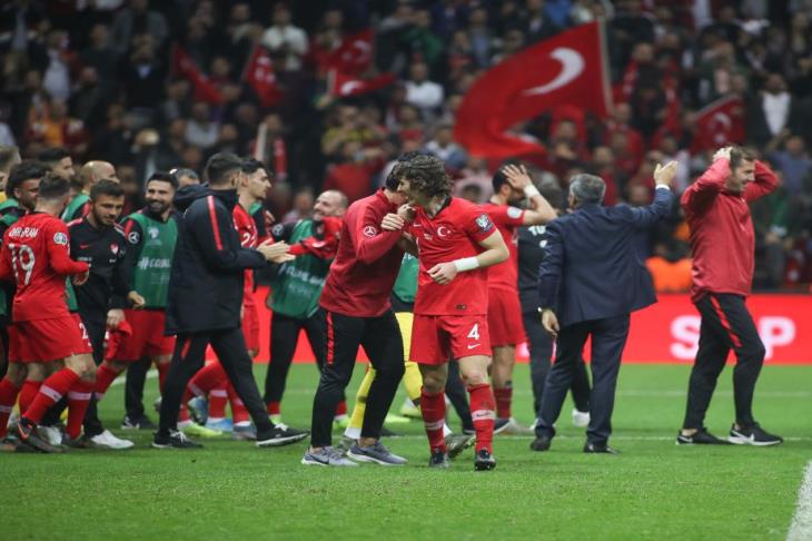 تصفيات كأس العالم .. الإعصار التركي يعصف بجبل طارق..والنرويج يهدي هولندا فرصة التأهل (فيديو)