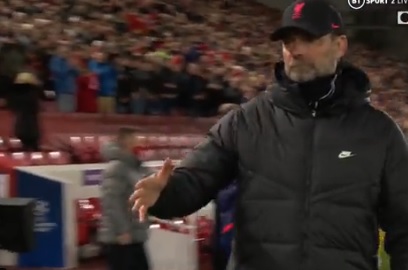 شاهد .. هل تعمد سيميوني تجاهل مصافحة يورجن كلوب للمرة الثانية؟ !(فيديو)