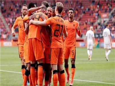 شاهد ..ثنائية تحسم المواجهة المصيرية وتعيد هولندا لكأس العالم (فيديو)