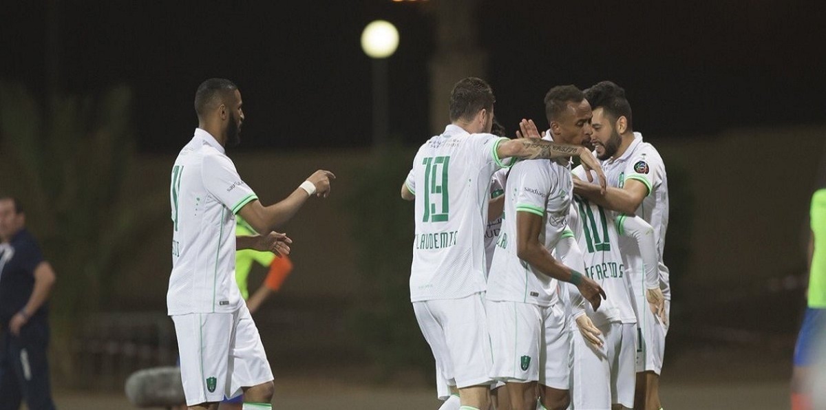 من سيفوز بالصفقة الكبري .. نجم الأهلي يشعل صراعا شرسا بين عملاقي الرياض والاتحاد