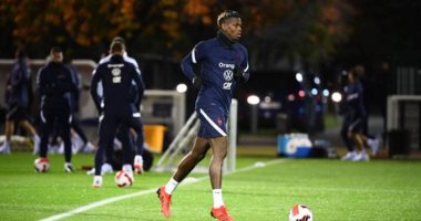 نجم مانشستر يونايتد يصاب فى تدريبات منتخب فرنسا استعدادا لمواجهة كازاخستان (فيديو)