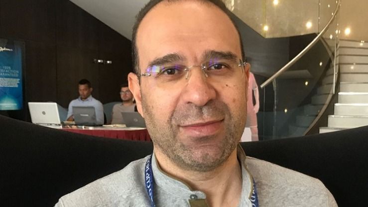 المعلق الرياضي التونسي عصام الشوالي يعلن وفاة والدة ..وتغيير معلق الأهلي والرجاء