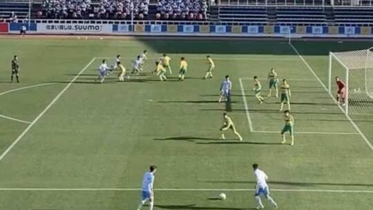 شاهد .. فريق كرة قدم يستخدم الرقص لتحويل ركلة حرة فريدة إلى هدف(فيديو)