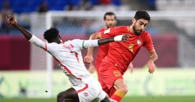 شاهد .. سوريا تودع دور الثمانية الكبار في كأس العرب ولاعبها يزرف الدموع!