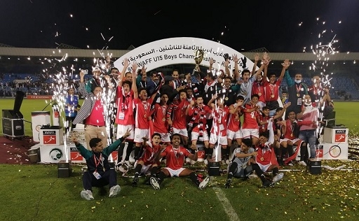 شاهد .. آلاف اليمنيين يحتفلون في الشوارع والعديد من الإصابات..والسبب !