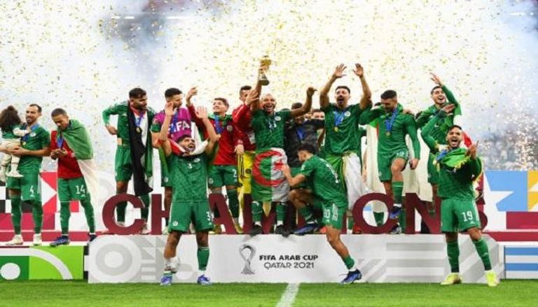 شاهد لحظة تتويج منتخب الجزائر بكأس العرب 2021 (فيديو)