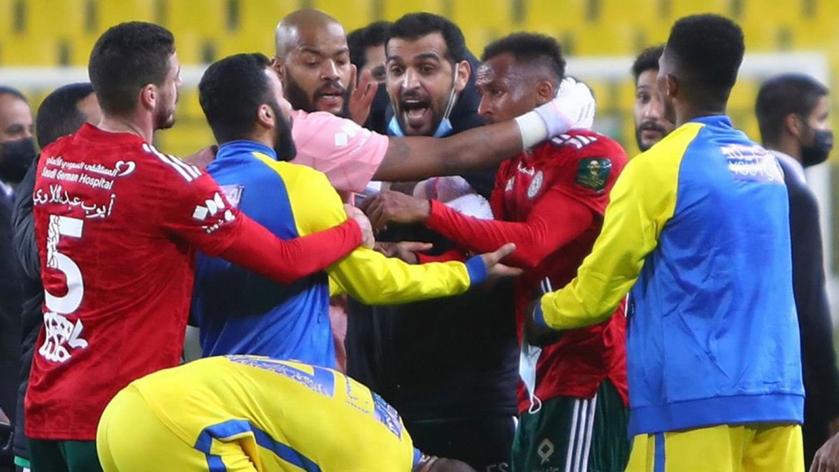 شاهد .. مشاجرة بين لاعبي النصر والاتفاق عقب المباراة أشعلها البرازيلي تاليسكا(فيديو)