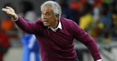أمم أفريقيا .. مدرب المغرب يهاجم الكاف ويسخر من لاعبه (فيديو)