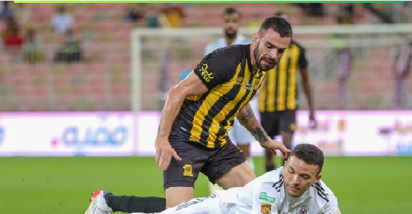 شاهد ..صاعقة رومارينيو تقود الاتحاد للإنفراد بالصدارة ..فهل سرق الفوز امام الفيصل؟(فيديو)