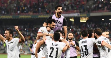 شاهد .. فرحة جنونية للاعبى منتخبنا بعد الفوز على كوت ديفوار ..وكيف هنأ الفيلانز تريزيجيه(فيديو)