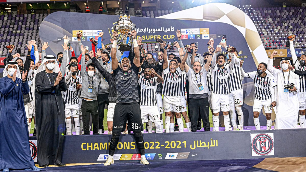 شاهد ..ركلات الترجيح تتوج الجزيرة بطلا لكأس السوبر الإماراتي..وكيف احتفل اللاعبين بالفوز؟(فيديو)