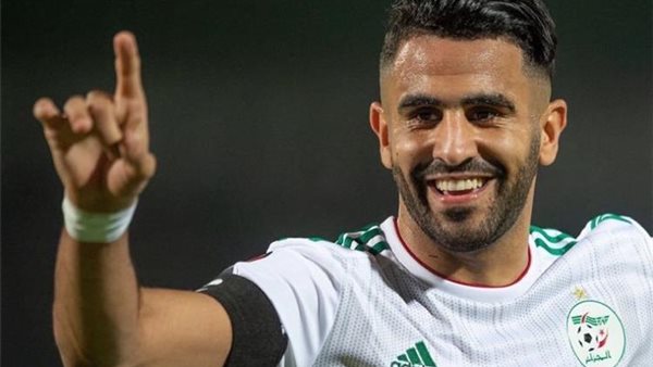 شاهد .. رياض محرز يغادر ملعب مباراة الجزائر وسيراليون من الباب الخلفى(فيديو)