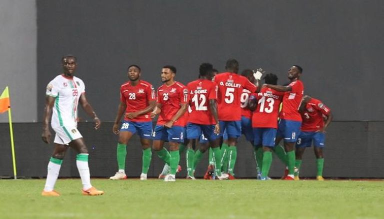 شاهد .. لاعبى جامبيا في احتفال جنوني بغرفة الملابس بعد فوزهم الأول بأمم أفريقيا