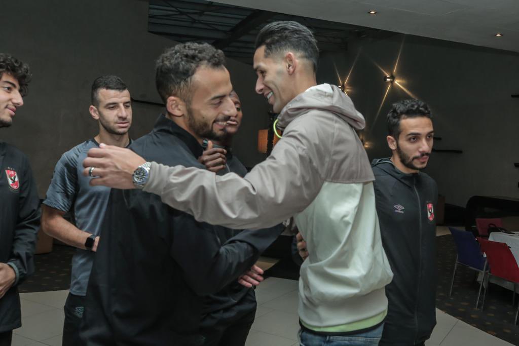 أخبار الأهلي: صور.. بدر بانون يفاجئ لاعبي الأهلي قبل مواجهة الرجاء