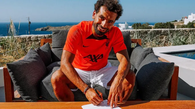 الريدز يعلن تجديد عقد محمد صلاح : الصور