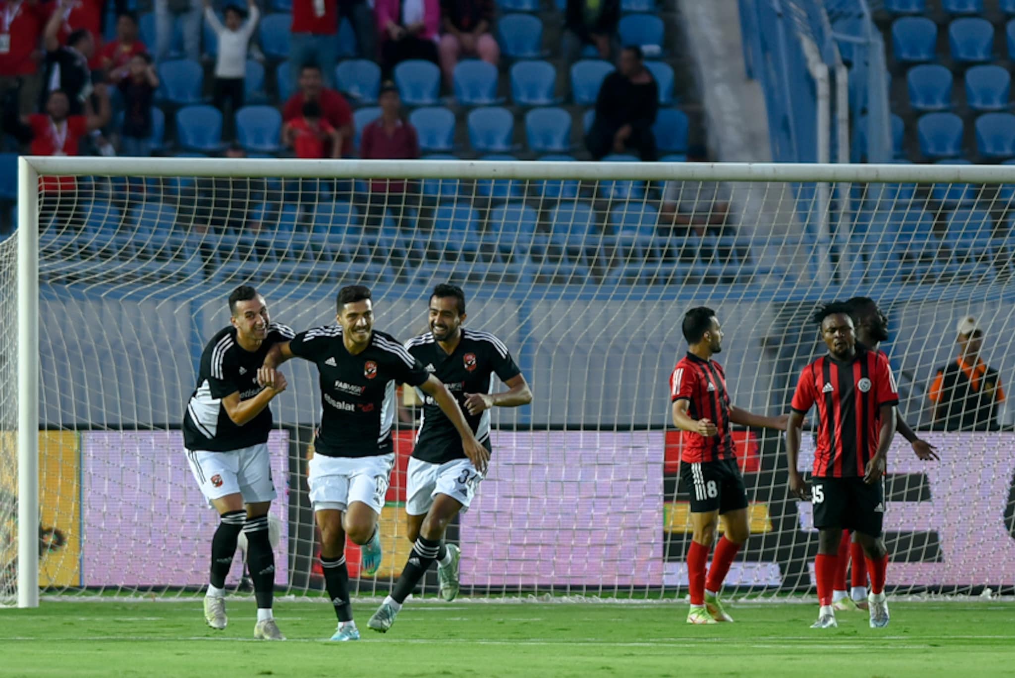 أخبار الأهلي: فيديو| في ليلة توهج كريم فؤاد.. الأهلي يضرب الداخلية برباعية