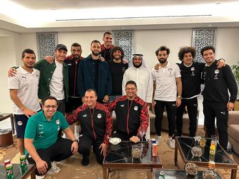 أخبار الأهلي : الشيخ مشاري العفاسي يشجع مصر من المدرجات فى ودية بلجيكا