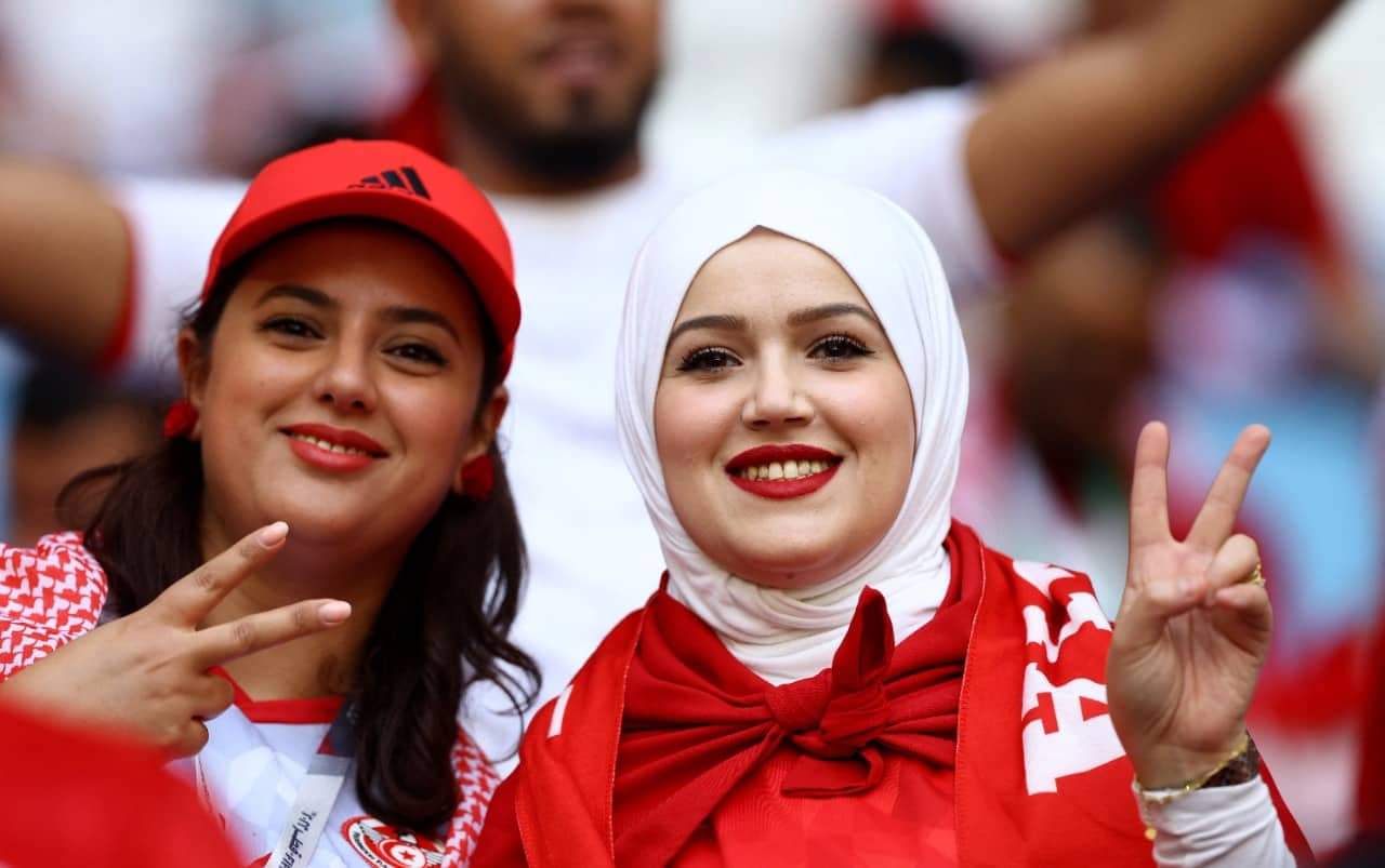 مشجعات المنتخبات العربية في كأس العالم تخطف الأضواء في الملاعب بسبب جمالهن اللافت.