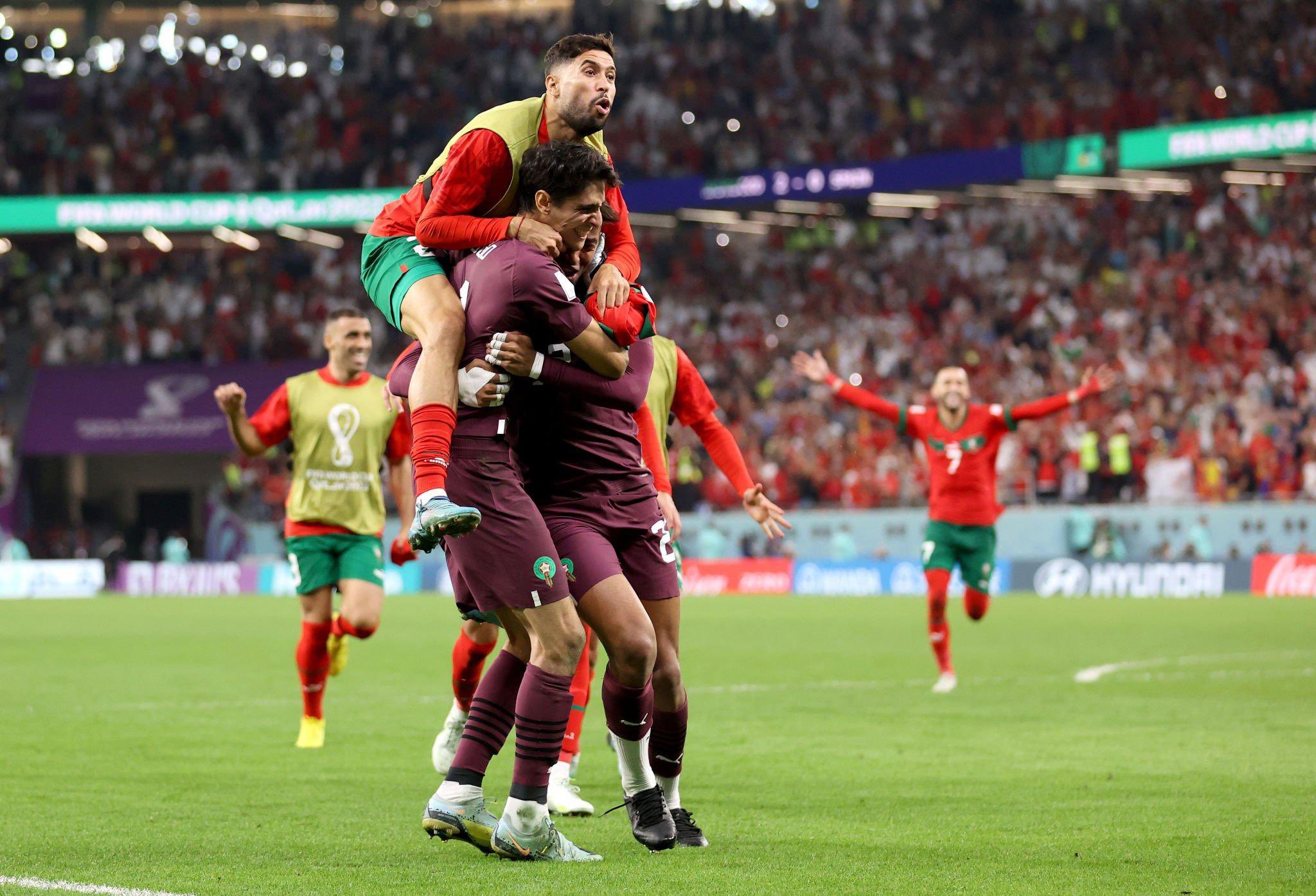 منتخب المغرب يحقق أرقام قياسية بالجملة بعد الفوز على إسبانيا … أشرف حكيمي يحتفل مع والدته بالفوز على إسبانيا