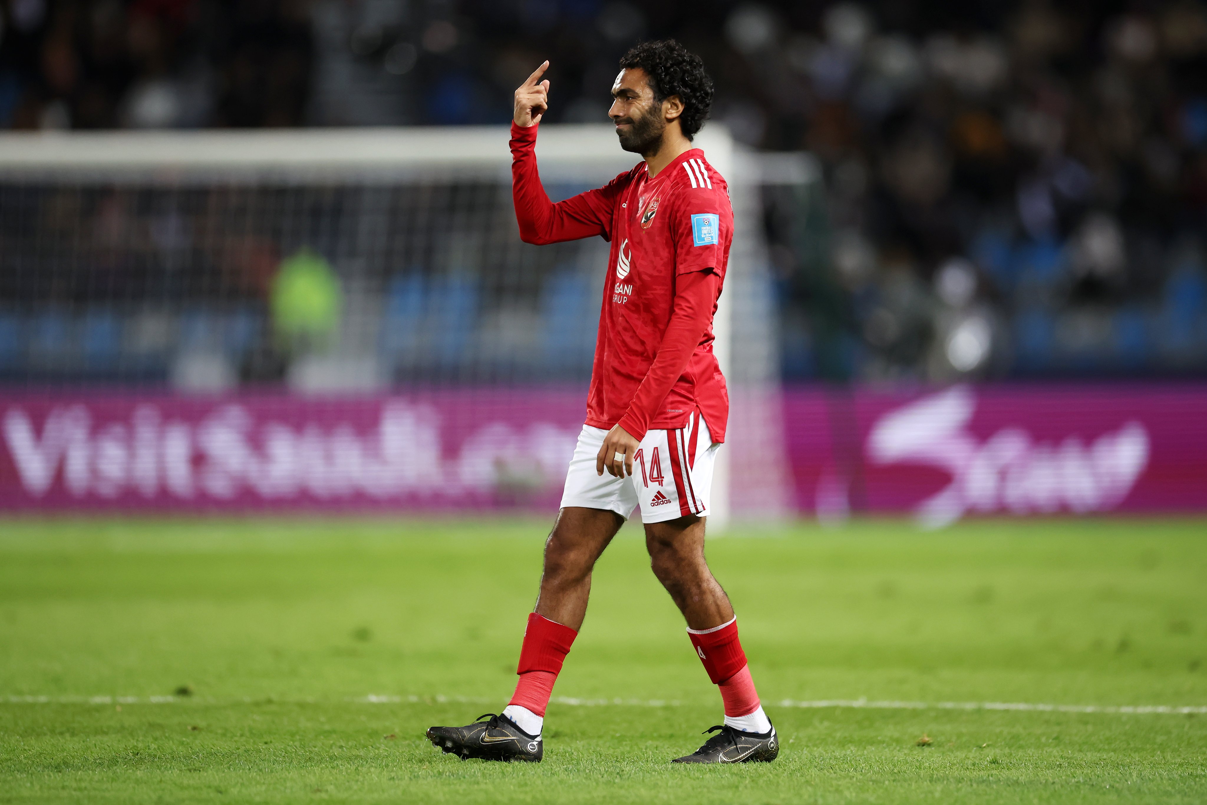 أخبار الأهلي : “حالة غضب”..شوبير يكشف أسرار جديدة بشأن ملف حسين الشحات
