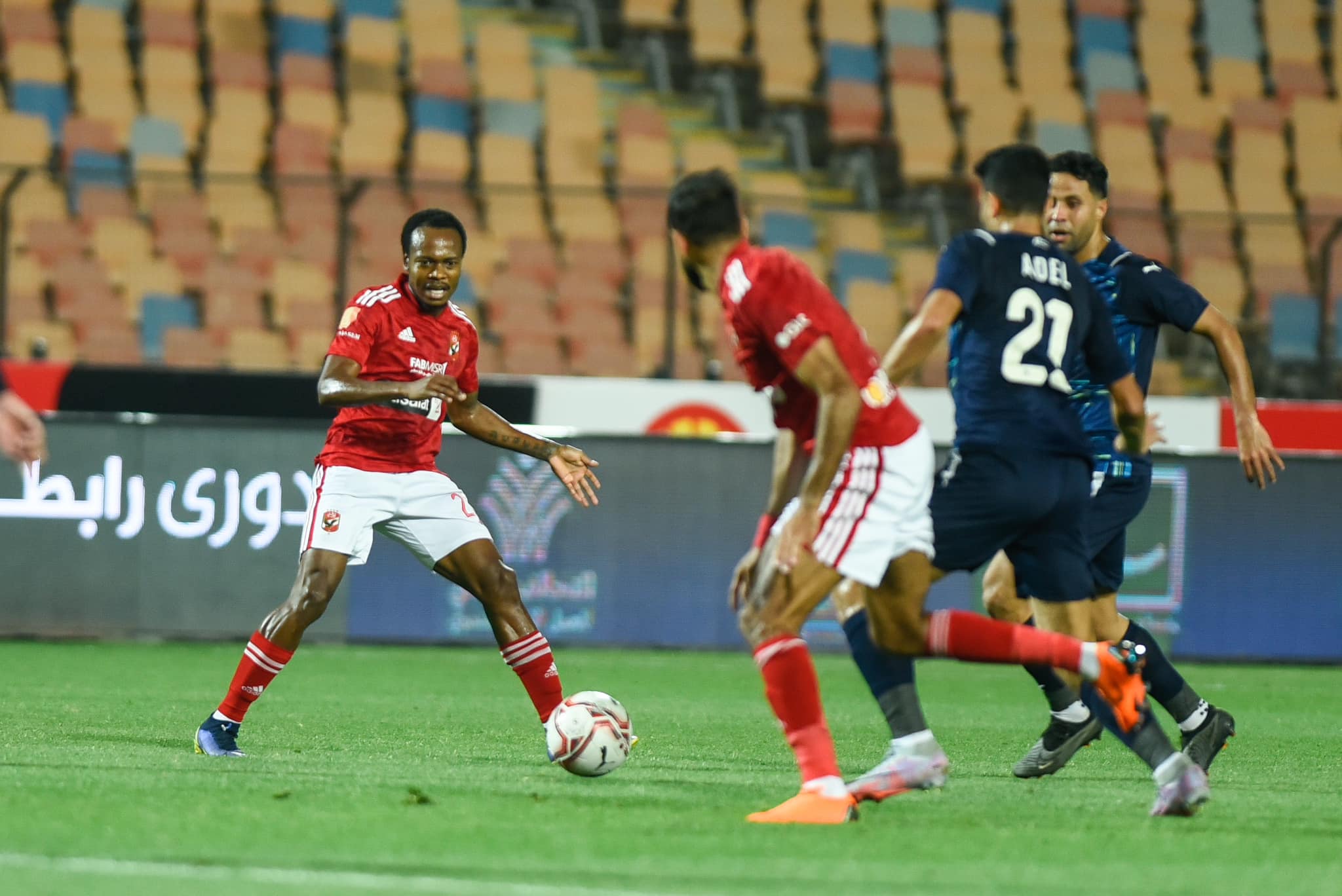 أخبار الأهلي: الأهلي يهدر فرص بالجملة ويتعادل سلبيا مع سيراميكا كليوباترا في الشوط الأول