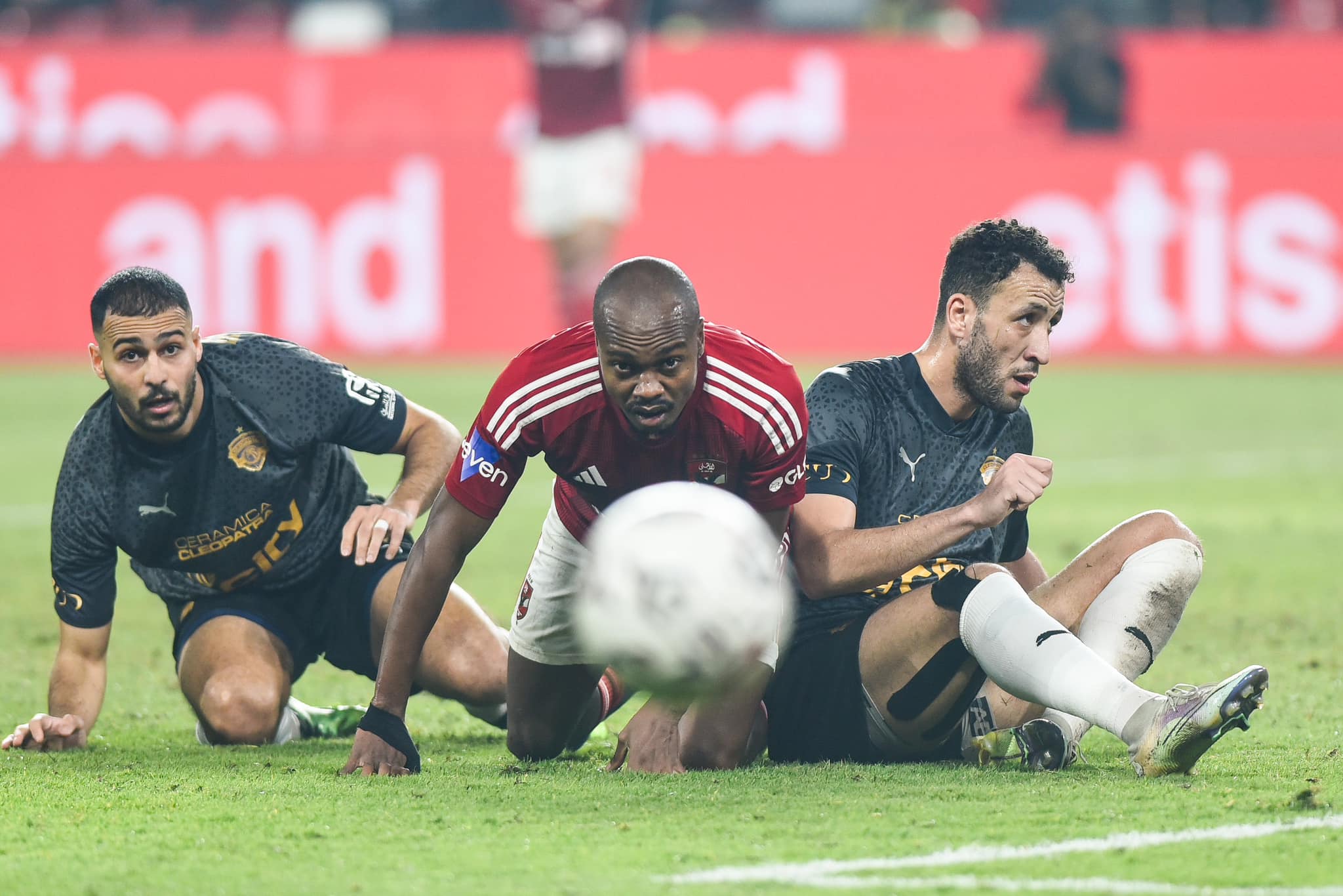 أخبار الأهلي : كولر يفاجىء بيرسي تاو بعد استبعاده من منتخب جنوب أفريقيا