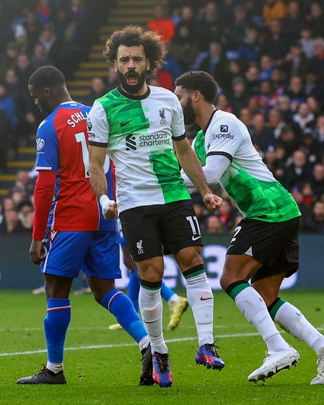 ليفربول يصعق كريستال بالاس بثنائية ويتصدر الدوري الإنجليزي
