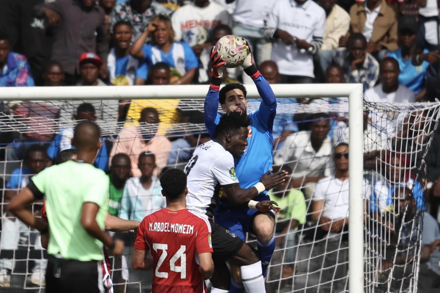 أخبار الأهلي: الأهلي يتعادل مع مازيمبي سلبيًا في ذهاب نصف نهائي دوري أبطال أفريقيا