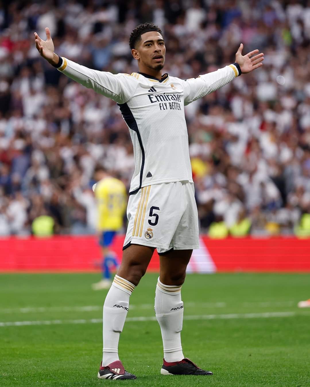 ريال مدريد يقترب من حسم لقب الدوري الإسباني رسميًا بفوزه على قادش بثلاثة أهداف دون مقابل