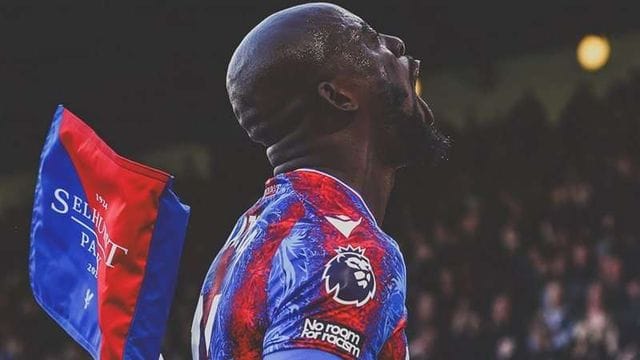 توتنهام يسقط في فخ الخسارة 1-0 أمام كريستال بالاس … تشيلسي يحقق انتصاراً ثميناً على نيوكاسل … وست هام يفاجئ مانشستر يونايتد بثنائية في الدوري الانجليزي