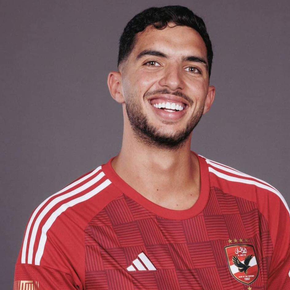 الاهلي يفكر في فسخ عقده لاعبه.. اعرف السبب
